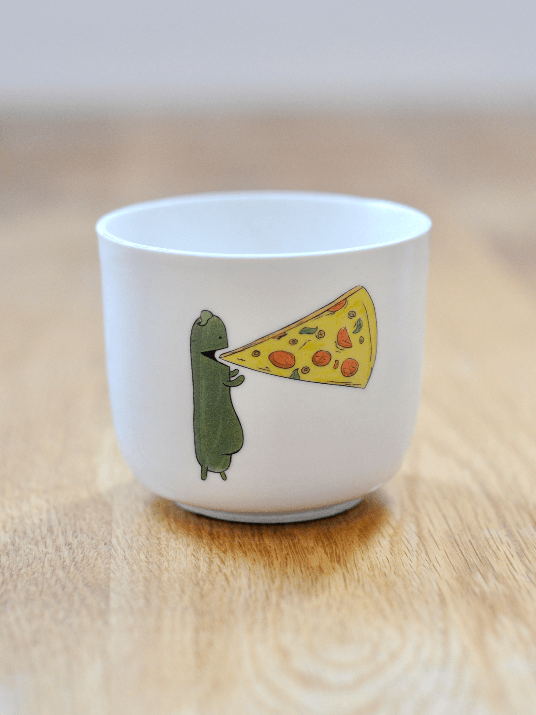 ספל - רבטוס וקאמבר אוכלים משולשי פיצה