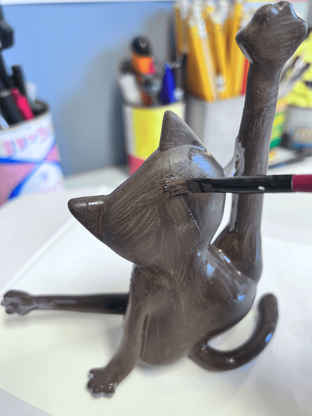 ליקט החתול - דמות חתול בתלת מימד בשלבי צביעה