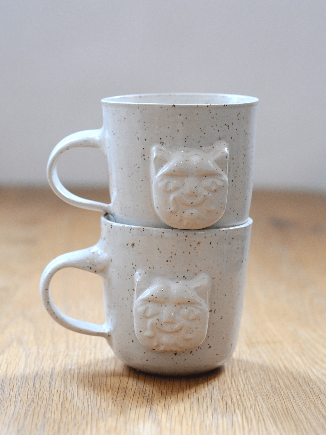 שני ספלים עם ידית חימר מנוקד תבליט החתול מיץ-אל