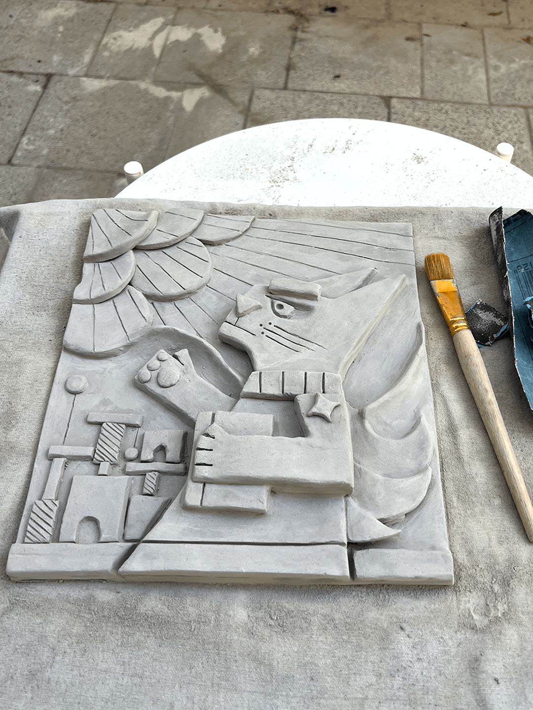 תבליט חתול סובייטי מקרמיקה בהכנה